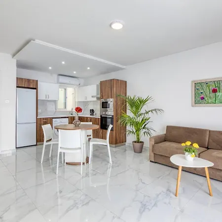 Modern, 2-br With Valletta View Apartamento